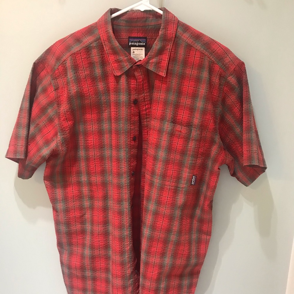 PATAGONIA Men’s Red Button Down Shirt. Large.